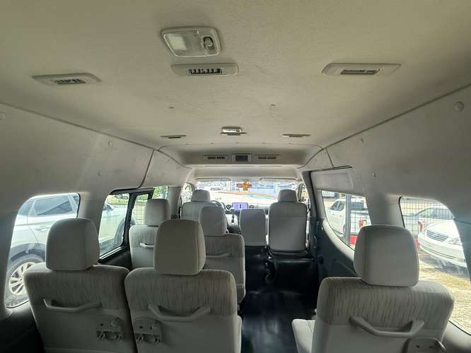 HERMOSA NISSAN URVAN AUTOMÁTICO 2022