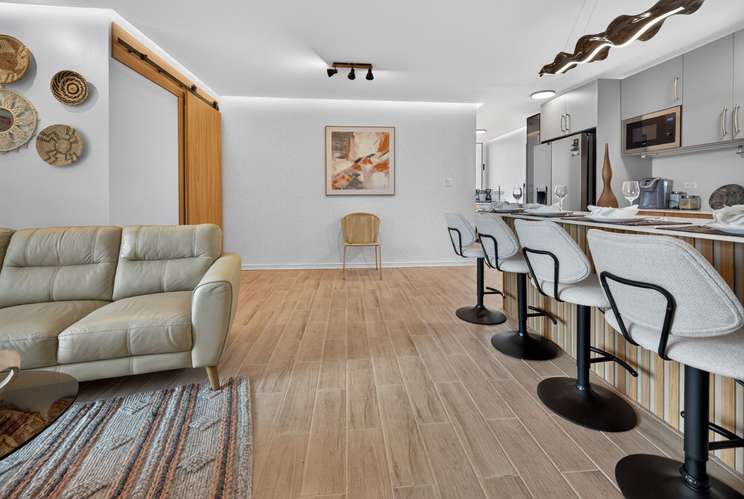Incredible Remodeled Turnkey Apartment for Sale in El Cangrejo - Imagen 9