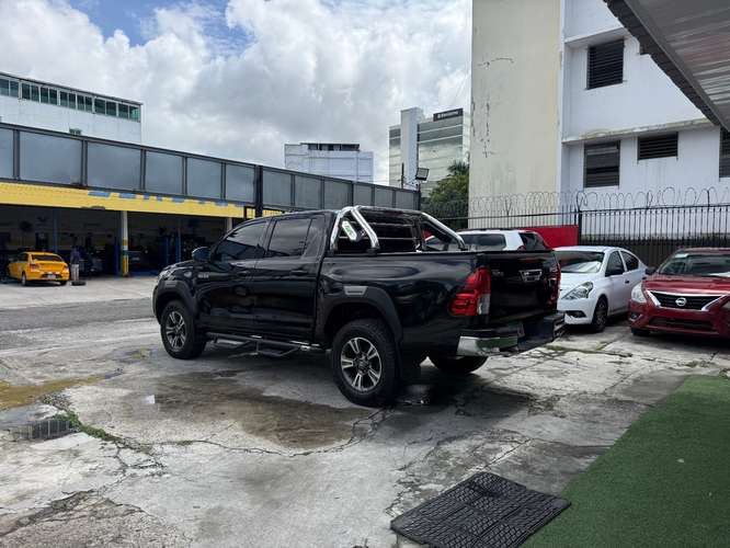 HERMOSA TOYOTA HILUX AUTOMÁTICO SEMI FULL 2023