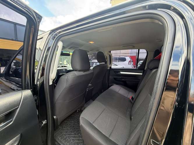 HERMOSA TOYOTA HILUX AUTOMÁTICO SEMI FULL 2023