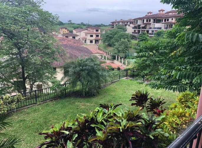 Embassy Club Venta de Apartamento Con Jardín Clayton Panamá