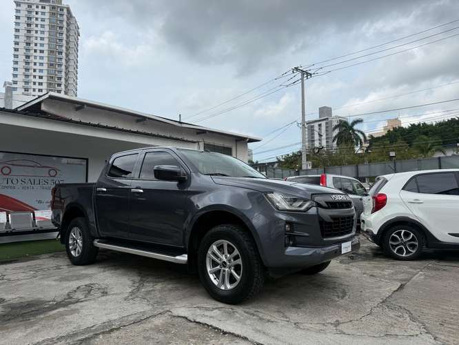 HERMOSA ISUZU DMAX AUTOMÁTICA SEMI FULL 2024