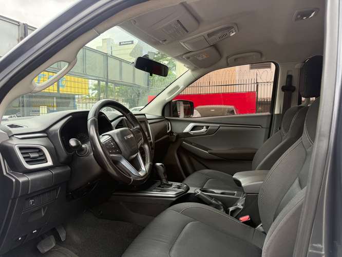 HERMOSA ISUZU DMAX AUTOMÁTICA SEMI FULL 2024