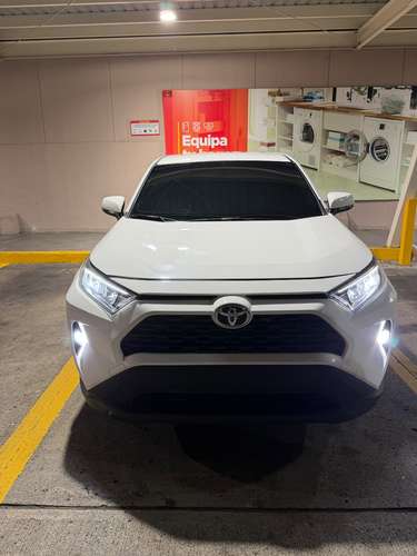 Se vende Toyota rav4 2025
