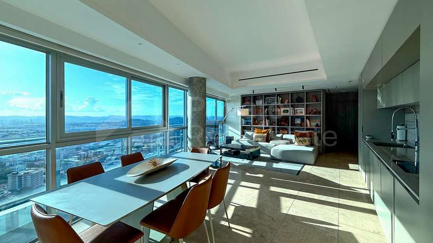 Alquiler de moderno apartamento en P.H. Yacht Club, Avenida Balboa.