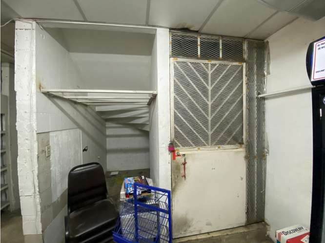 SE ALQUILA LOCAL COMERCIAL 360M EN CERRO VIENTO DOS NIVEL ESQUINA
