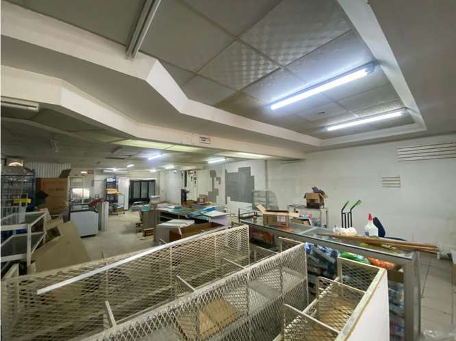 SE ALQUILA LOCAL COMERCIAL 360M EN CERRO VIENTO DOS NIVEL ESQUINA
