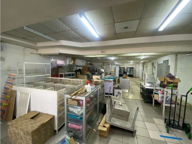 SE ALQUILA LOCAL COMERCIAL 360M EN CERRO VIENTO DOS NIVEL ESQUINA