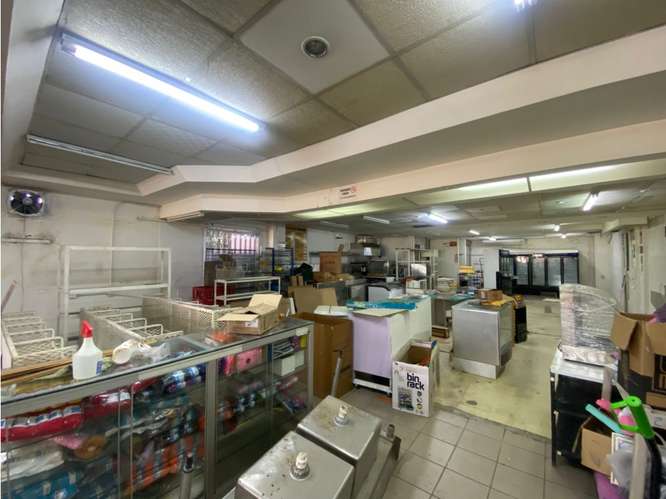 SE ALQUILA LOCAL COMERCIAL 360M EN CERRO VIENTO DOS NIVEL ESQUINA