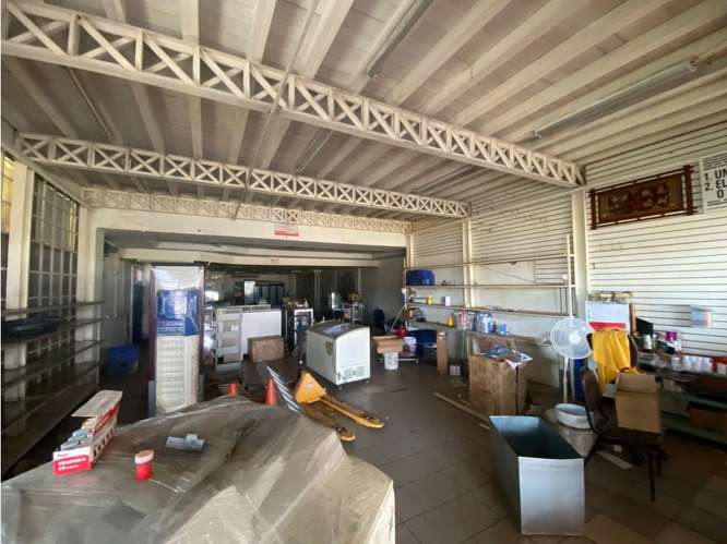 LOCAL COMERCIAL / CERRO VIENTO / 360M / DIVISION / DOS NIVEL / ESQUINA