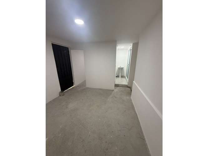SE ALQUILA LOCAL COMERCIAL CASCO ANTIGUO 50M 2 NIVELES REMODELADO