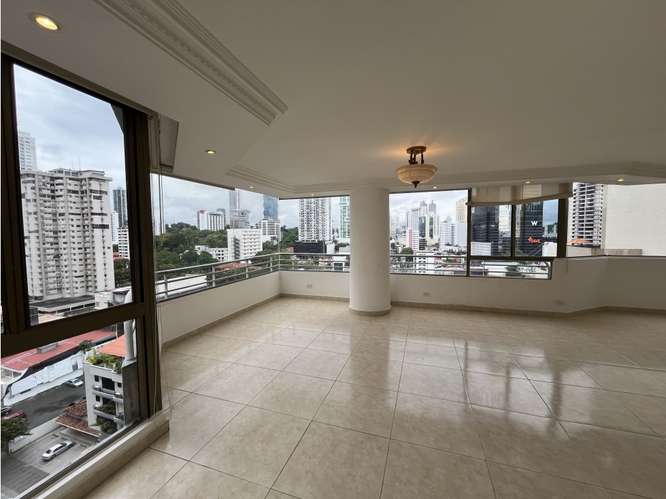 Apartamento en Calle Uruguay, a pasos de Av. Balboa | $265,000