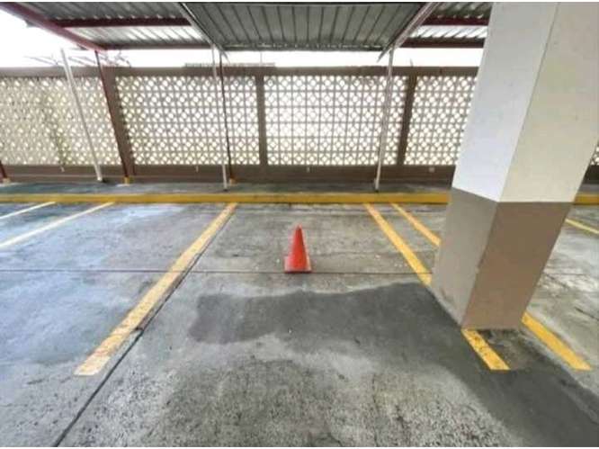 SE VENDE APARTAMENTO EDIFICIO HILTON PARK POR DEBAJO DE AVALÚO - Imagen 4
