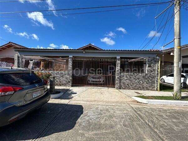 Venta de Casa en Parque Centenario Arraijan| 127.53 m², 26GP7931