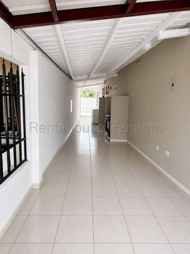 Venta de Casa con Línea blanca en Villa las Praderas Arraijan| 180.42 m², 26GP8901