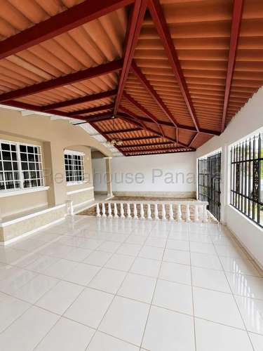 Venta de Casa con Línea blanca en Villa las Praderas Arraijan| 180.42 m², 26GP8901