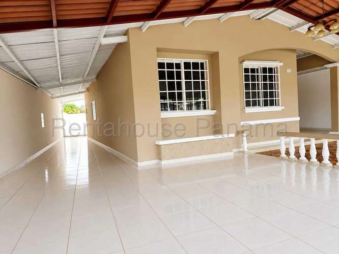 Venta de Casa con Línea blanca en Villa las Praderas Arraijan| 180.42 m², 26GP8901