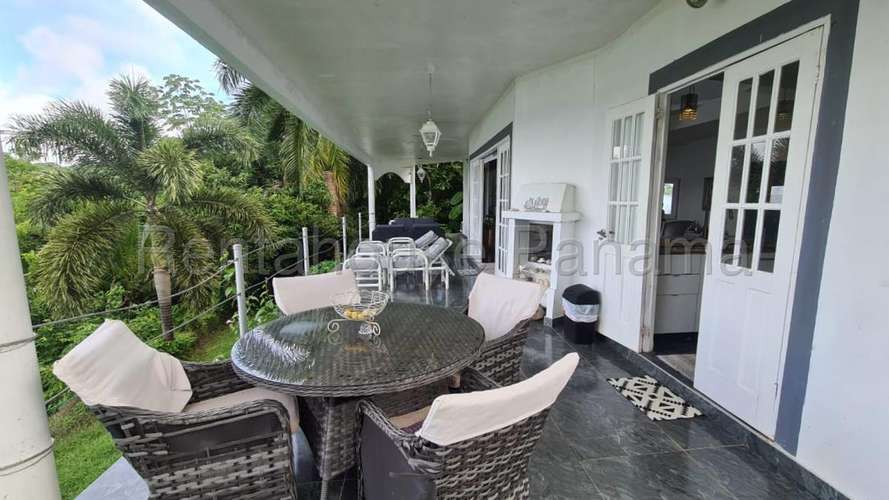 Venta de Casa Dúplex de Playa Amoblada Frente al Mar en Saboga Casa de Playa 1559.55 m², 27GP1928