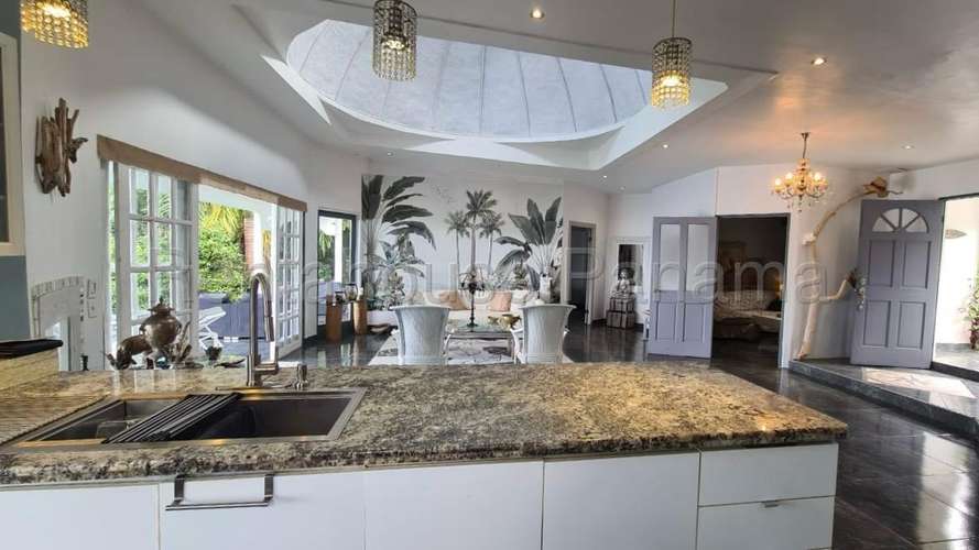 Venta de Casa Dúplex de Playa Amoblada Frente al Mar en Saboga Casa de Playa 1559.55 m², 27GP1928