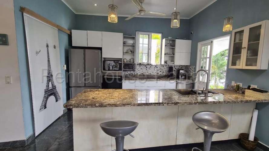 Venta de Casa Dúplex de Playa Amoblada Frente al Mar en Saboga Casa de Playa 1559.55 m², 27GP1928