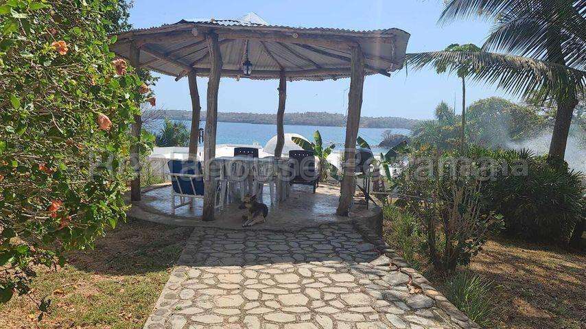 Venta de Casa Dúplex de Playa Amoblada Frente al Mar en Saboga Casa de Playa 1559.55 m², 27GP1928