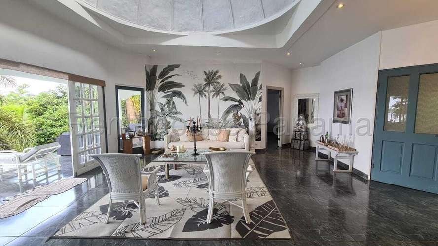 Venta de Casa Dúplex de Playa Amoblada Frente al Mar en Saboga Casa de Playa 1559.55 m², 27GP1928