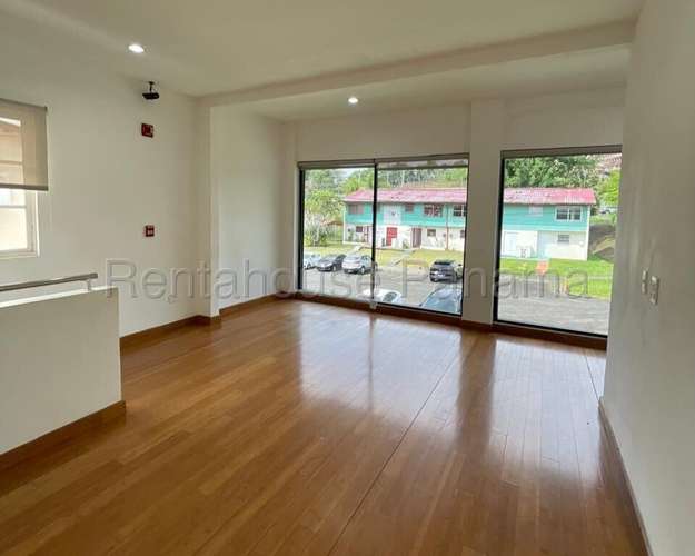 Alquiler de Casa Comercial en Clayton KF