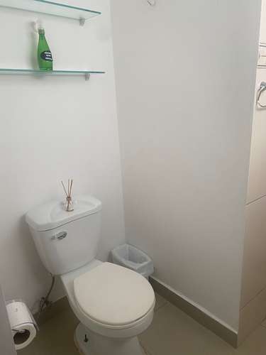 ALQUILO APARTAMENTO EN PLANTA BAJA CON TERRAZA Y JARDIN-INCLUYE SERVICIOS