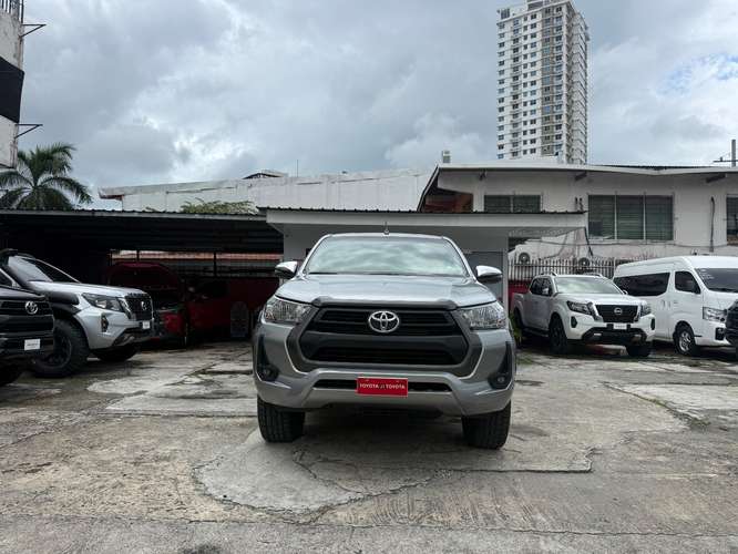 HERMOSA TOYOTA HILUX AUTOMÁTICO SEMI FULL 2022