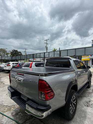 HERMOSA TOYOTA HILUX AUTOMÁTICO SEMI FULL 2022