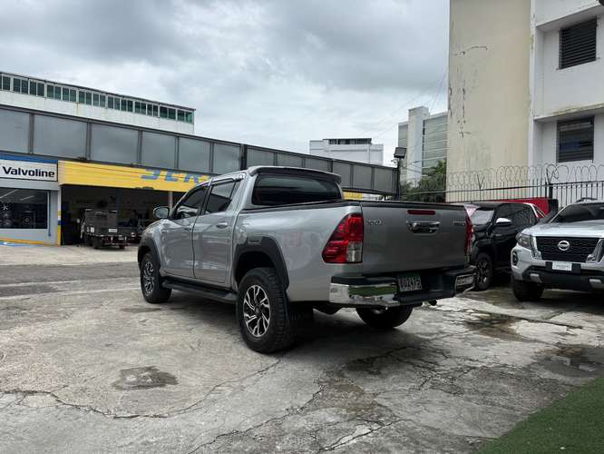 HERMOSA TOYOTA HILUX AUTOMÁTICO SEMI FULL 2022