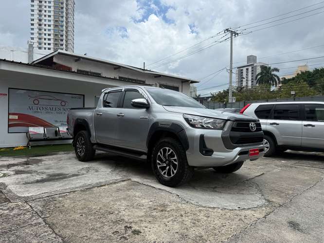 HERMOSA TOYOTA HILUX AUTOMÁTICO SEMI FULL 2022