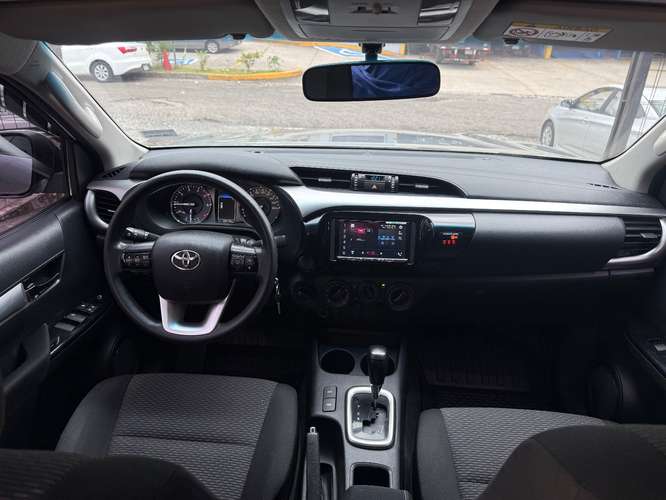 HERMOSA TOYOTA HILUX AUTOMÁTICO SEMI FULL 2022