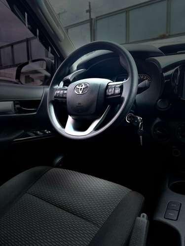 HERMOSA TOYOTA HILUX AUTOMÁTICO SEMI FULL 2022