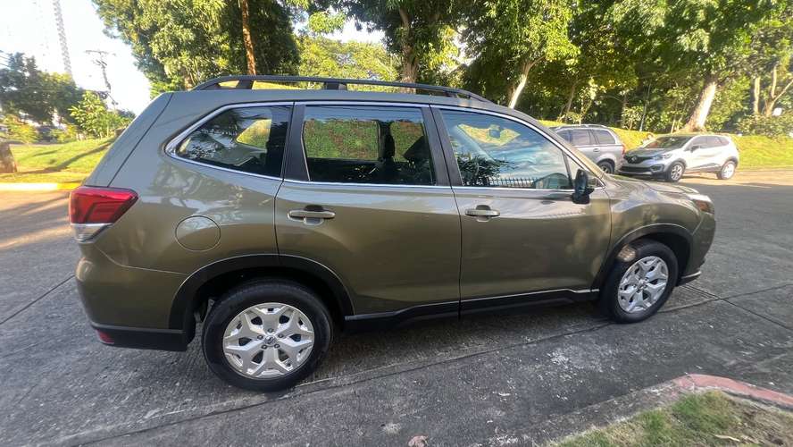 Vendo Subaru forester 2022 