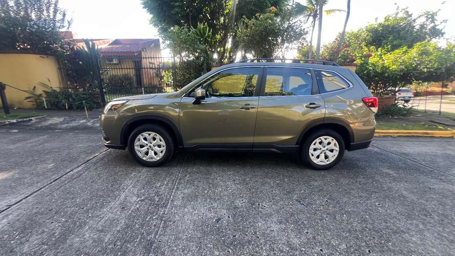 Vendo Subaru forester 2022 