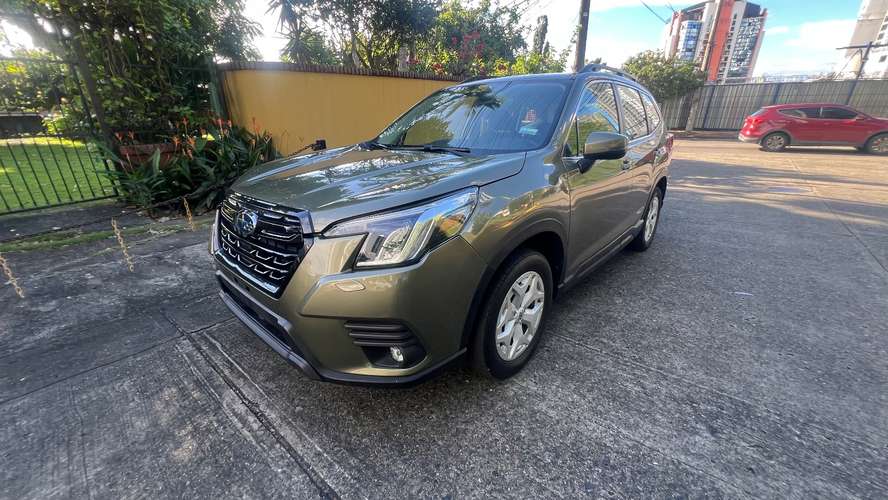 Vendo Subaru forester 2022 