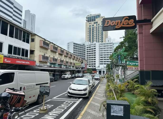 Alquiler de Local Comercial 115 m² en Vía Veneto | $1,500 - Imagen 2