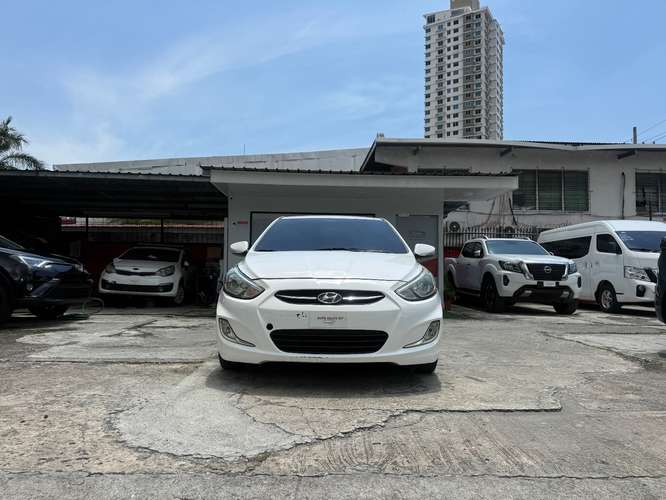 HERMOSA HYUNDAI ACCENT HB SEMI FULL 2018  - Imagen 2