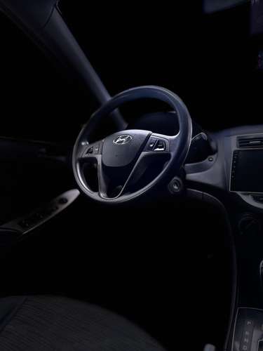 HERMOSA HYUNDAI ACCENT HB SEMI FULL 2018  - Imagen 5