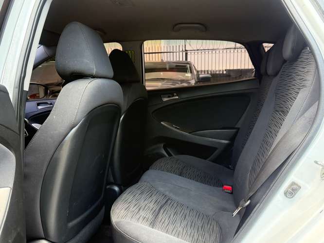 HERMOSA HYUNDAI ACCENT HB SEMI FULL 2018  - Imagen 4