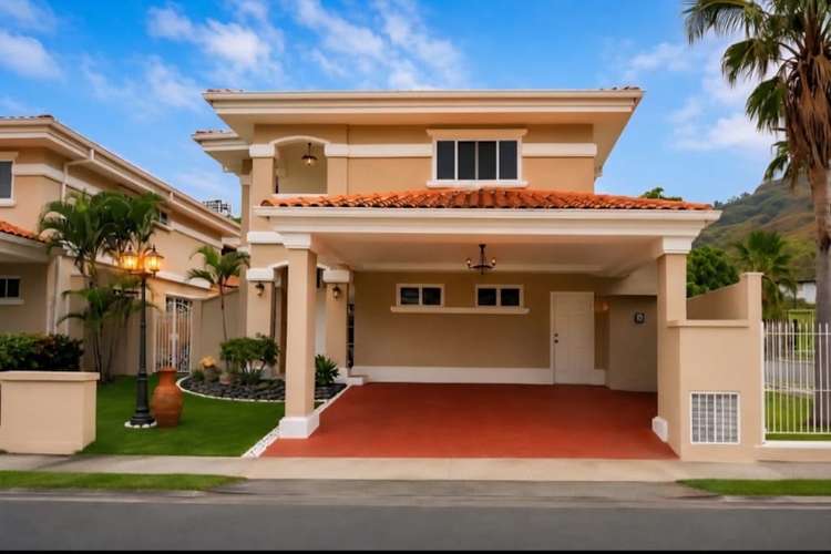 Casa en Venta en Altos del Country | 348 m² | 3 Recámaras | Terraza | Piscina | $475,000