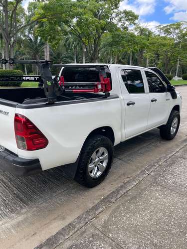 Vendo Toyota Hilux 2023 4x4 