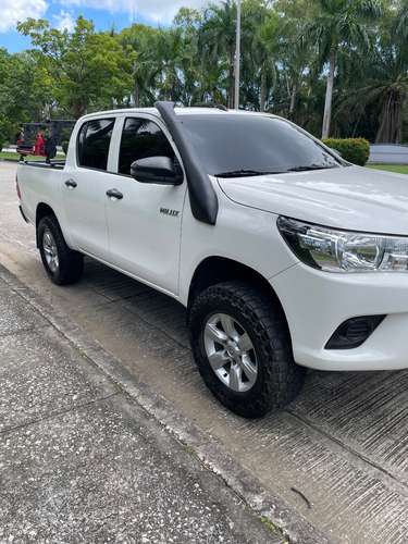Vendo Toyota Hilux 2023 4x4 