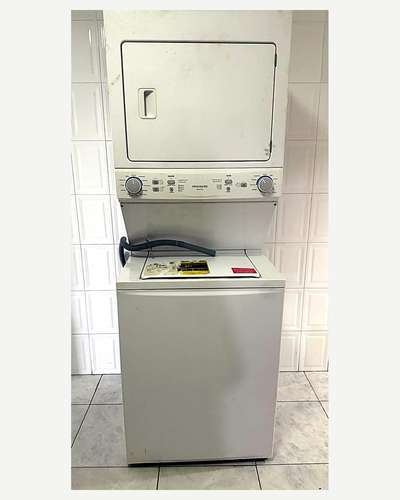 Centro de lavado Frigidaire a gas (lavadora + secadora) – $575