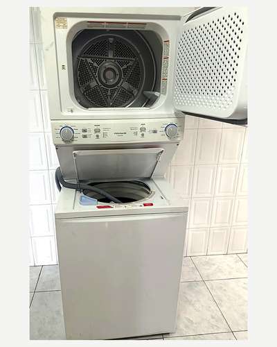 Centro de lavado Frigidaire a gas (lavadora + secadora) – $575