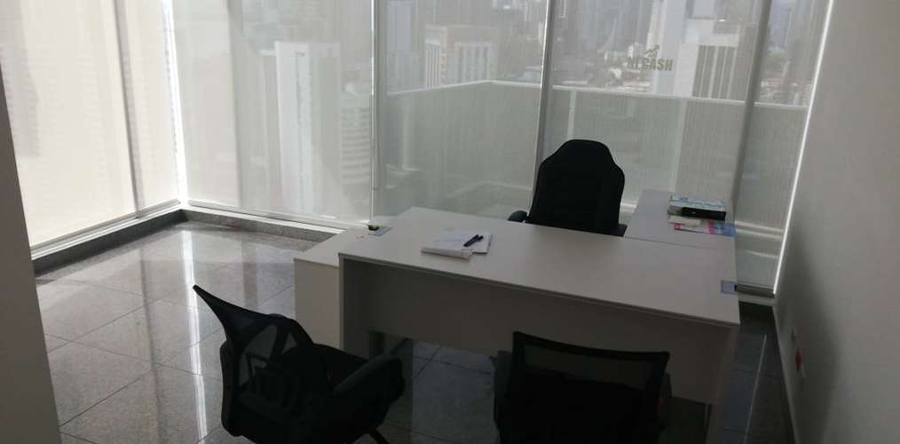 ALQUILO OFICINA EJECUTIVA AMOBLADA DE 188 M² EN F&F TOWER, CALLE 50 | VISTA AL MAR, BALCÓN Y 3 ESTACIONAMIENTOS