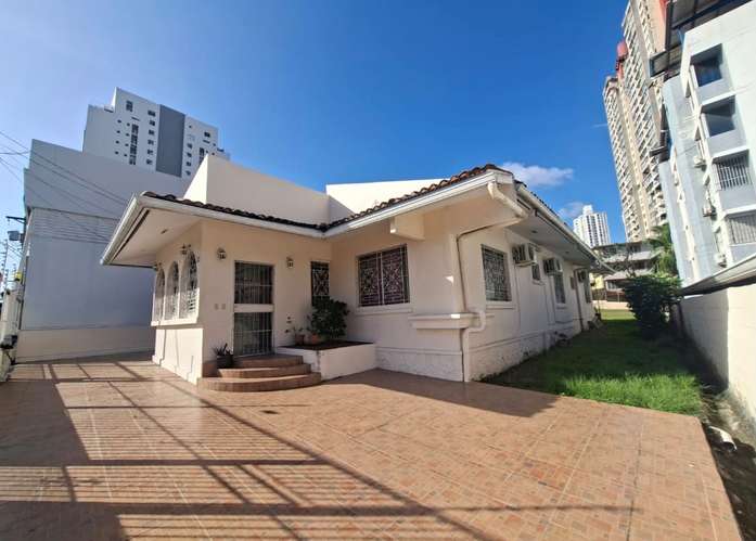 Alquiler – Casa – Parque Lefevre | AA