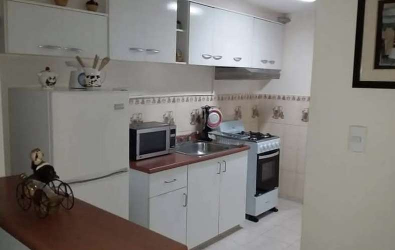 SE ALQUILA APARTAMENTO SEMIAMOBLADO
