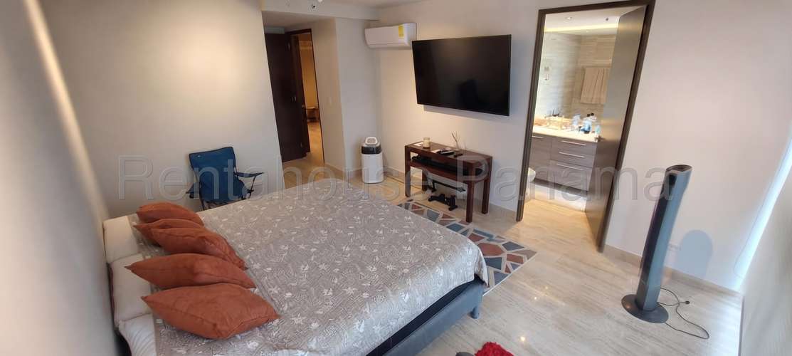 Alquiler de Apartamento en Costa del Este 27-2581CUR